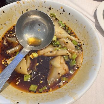 Yang Chow - Spicy Szechuan Wonton Soup Waiter serves first bowls of - Chinese Near Me - Los Angeles, California Yang Chow - Spicy Szechuan Wonton Soup Waiter serves first bowls of - Chinese Near Me - Los Angeles, California