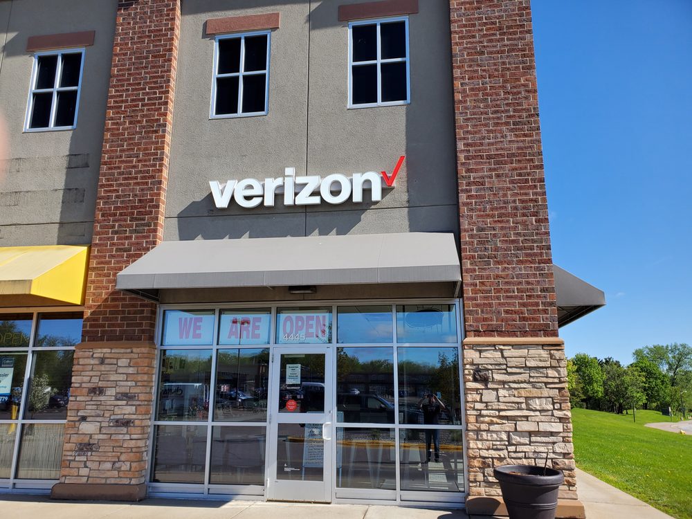 VERIZON Updated October 2024 4445 Nathan Ln N, Plymouth, Minnesota Mobile Phones Phone