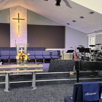 The Naples Gathering - Singing is led by the chior and orchestra with the words to the songs displayed on the screens on the wall for you to follow along. - Churches Near Me - Naples, Florida The Naples Gathering - Singing is led by the chior and orchestra with the words to the songs displayed on the screens on the wall for you to follow along. - Churches Near Me - Naples, Florida