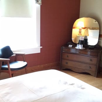 Royal Hotel - Nice antique furnishings - Hotels Near Me - Chilliwack, British Columbia