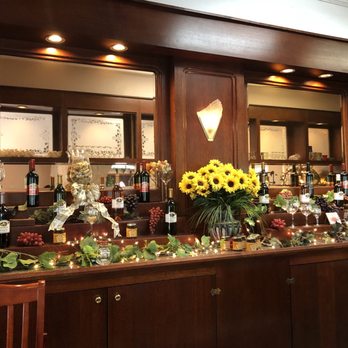 Long Hollow Winery - a bar with sunflowers and bottles of wine - Wineries Near Me - Goodlettsville, Tennessee Long Hollow Winery - a bar with sunflowers and bottles of wine - Wineries Near Me - Goodlettsville, Tennessee