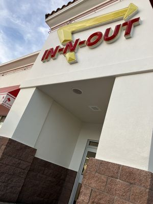 In-N-Out Burger by null