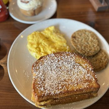 360 Brunch House - 2x2x2 : French toast, chicken sausage, scrambled eggs - Breakfast & Brunch Near Me - Mansfield, Texas