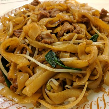 Triple Crown Restaurant - stir fried beef with flat rice noodle - Dim Sum Near Me - Chicago, Illinois