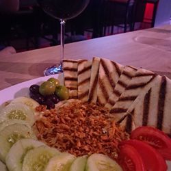 Beta Lounge - SPOILED DAD or 'baba ganoush' platter..... Smokey eggplant spread with fresh tomatoes, cucumbers, olives and warm naan... Freshly made..