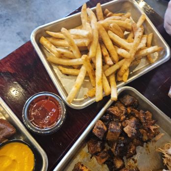 Bootleggin Tavern - Fries for our 2nd side - Bars Near Me - St. Louis, Missouri