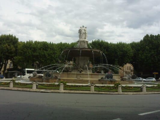 Fontaine de la Rotonde by null