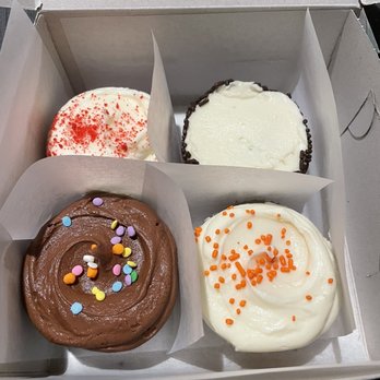 SusieCakes - Pasadena - Red velvet, gluten free flourless chocolate, classic chocolate & pumpkin cupcakes - Bakeries Near Me - Pasadena, California SusieCakes - Pasadena - Red velvet, gluten free flourless chocolate, classic chocolate & pumpkin cupcakes - Bakeries Near Me - Pasadena, California