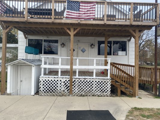 White House Tavern by null