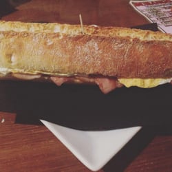 Durango - Bocadillo zeppelin (bacon, pimiento, huevo y queso)