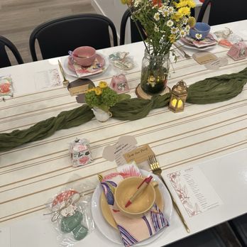 Averys Modern Teahouse - Table setting - Coffee & Tea Near Me - Loveland, Colorado Averys Modern Teahouse - Table setting - Coffee & Tea Near Me - Loveland, Colorado