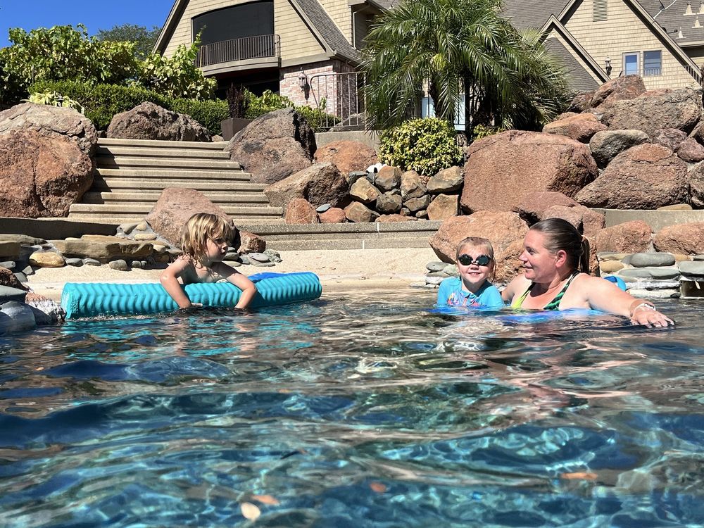 Epic Wave Aquatics Logo