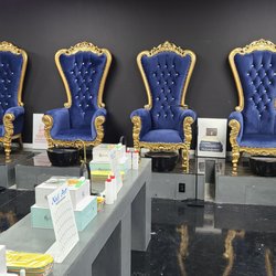 Slimy Klawz Nail Spa and Lounge
