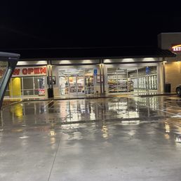 Exterior photo of Chevron ExtraMile - Kettleman City, California Exterior photo of Chevron ExtraMile - Kettleman City, California