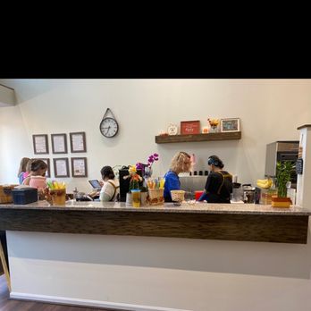 Ming's Bubble Tea - people sitting at a counter - Bubble Tea Near Me - Kent, Ohio