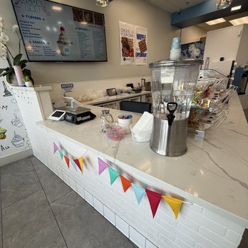 Yogurt Lab - Front counter - Ice Cream & Frozen Yogurt Near Me - Roseville, California Yogurt Lab - Front counter - Ice Cream & Frozen Yogurt Near Me - Roseville, California