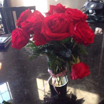 Heavenly Scent Floral - Broken and short three roses not to mention far from long stem - Florists Near Me - Independence, Missouri Heavenly Scent Floral - Broken and short three roses not to mention far from long stem - Florists Near Me - Independence, Missouri