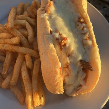 Roos Bar Patio Grill - Chicken parm sándwich - Sports Bars Near Me - Weatherford, Texas
