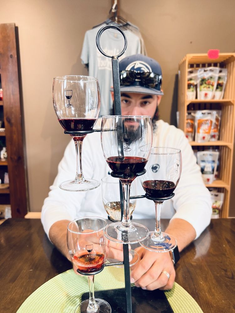 Seven Mountains Wine Cellar Wine Bar Logo