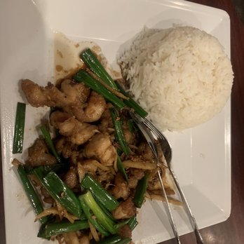 Hak Heang Restaurant - 44. Chicken with Ginger on Steamed Rice - Cambodian Near Me - Long Beach, California Hak Heang Restaurant - 44. Chicken with Ginger on Steamed Rice - Cambodian Near Me - Long Beach, California