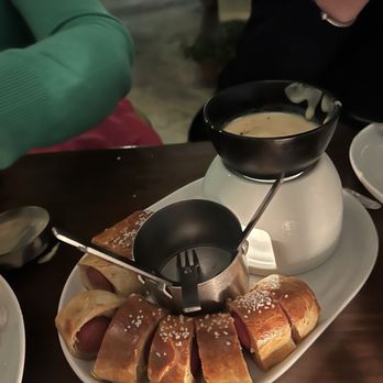 Henry's Palm Beach - Pigs in Pretzel Dough Blanket Warm Pilsner Cheese Fondue - Bars Near Me - Palm Beach, Florida Henry's Palm Beach - Pigs in Pretzel Dough Blanket Warm Pilsner Cheese Fondue - Bars Near Me - Palm Beach, Florida