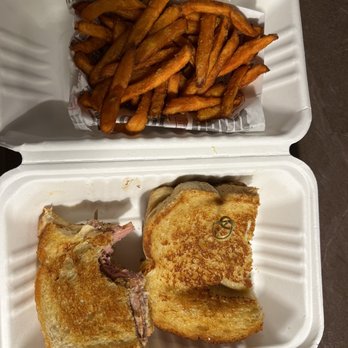 Habit Burger & Grill - Ahi sandwich and sweet potato fries - Burgers Near Me - Buellton, California
