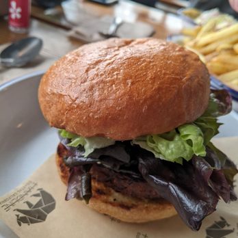 Handline - Very boring vegetarian burger - Seafood Near Me - Sebastopol, California