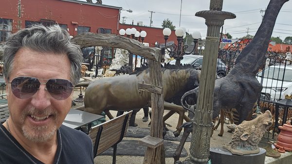 Aardvark Antiques by null