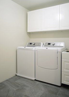 Custom cabinets and closets - Need extra storage in your laundry room? Looking for a custom closet solution? We are here to help!