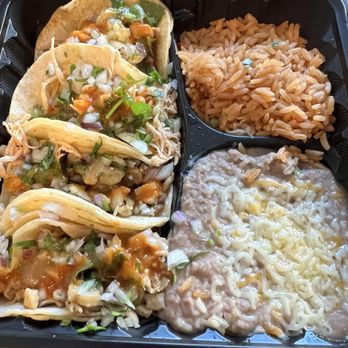 Los Bros Taco Shop - Shredded and Grilled Chicken Taco Plate w/rice and beans (red and green salsa added) Basically, my heart in a box. - Mexican Near Me - Vancouver, Washington
