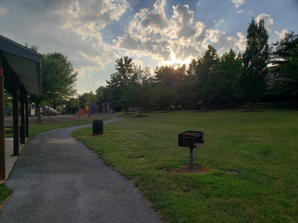 Lions Lake Park Logo