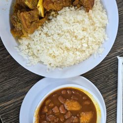 El Obrero - Carne guisada con arroz y habichuelas