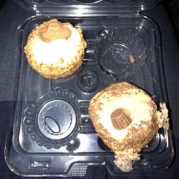 La Bon Bake Shoppes - Gingerbread and Chocolate peanut butter cupcakes very good!  The cupcakes were fresh and moist. - Bakeries Near Me - Edison, New Jersey