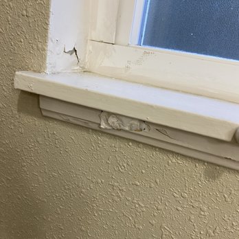 Thunderbird Lodge - Molded rotting window frame in bathroom - Hotels Near Me - Redding, California