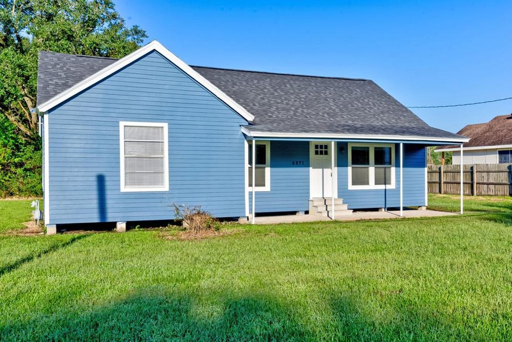 Slide of Trace Roofing & Construction