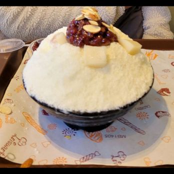 Mandro Teahouse - Red bean and milk bingsoo - Desserts Near Me - Alameda, California