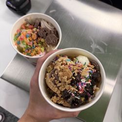 Froyo - Frozen yogurt different flavors!!