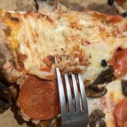 2 Talls Pizzeria - No red sauce under the cheese
