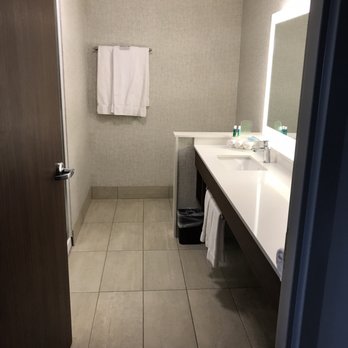 Holiday Inn Express & Suites Eagan - Minneapolis Area - Large bathroom - Hotels Near Me - Eagan, Minnesota Holiday Inn Express & Suites Eagan - Minneapolis Area - Large bathroom - Hotels Near Me - Eagan, Minnesota