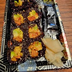 Mango Roll w/black rice