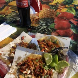 Taquería la Montaña - Adobada tacos con todo (with everything)