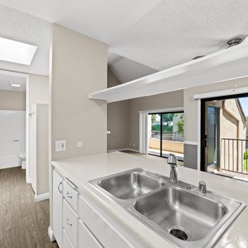 Mesa Pines - Kitchen/hall two bed one bath - Apartments Near Me - Costa Mesa, California Mesa Pines - Kitchen/hall two bed one bath - Apartments Near Me - Costa Mesa, California