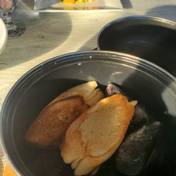 Whalers - Mussel pot - Bars Near Me - Bay Shore, New York