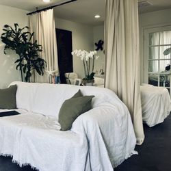 Eyes Wide Shut - Beauty services in a serene environment.