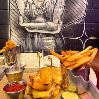 The Oakmont - Southern Pimento Grilled Cheese - American Near Me - Indianapolis, Indiana The Oakmont - Southern Pimento Grilled Cheese - American Near Me - Indianapolis, Indiana