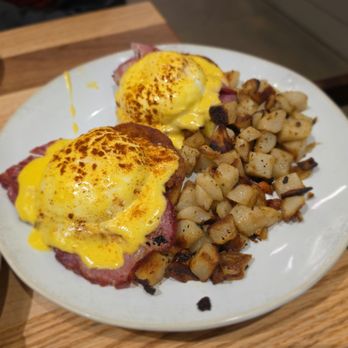 Home Grown - Traditional Friends with Benedicts - Coffee & Tea Near Me - West Des Moines, Iowa