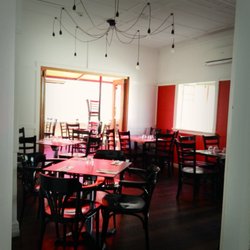 Otello Trattoria Pizzeria - Go out the back for more room