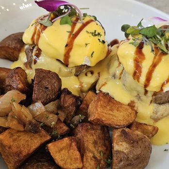 GIWA - Korean palace party benedict - Breakfast & Brunch Near Me - Santa Clara, California