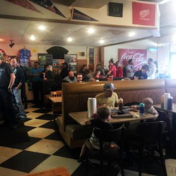 Community Q BBQ - Lunch crowd begins to swarm - Barbeque Near Me - Decatur, Georgia Community Q BBQ - Lunch crowd begins to swarm - Barbeque Near Me - Decatur, Georgia