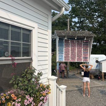 Scoop Deck - Ice Cream & Frozen Yogurt Near Me - Wells, Maine